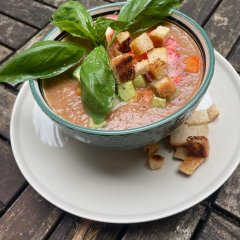 Erdbeer-Gazpacho mit Croutons